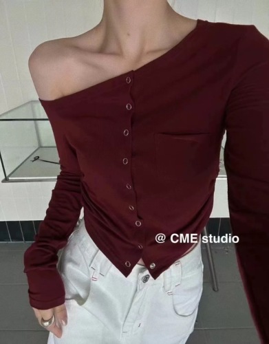 Asymmetrical sloped collar off-shoulder snap-button long-sleeved T-shirt for women, hot girl inner layering shirt, high-end top