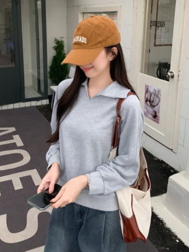 Real shot of American retro gray lapel long-sleeved sweatshirt for women in early autumn, lazy style, simple loose and versatile short top