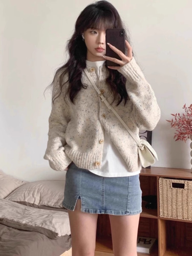 Retro style V-neck long-sleeved knitted cardigan for women in autumn with sequined butterfly loose and versatile sweater