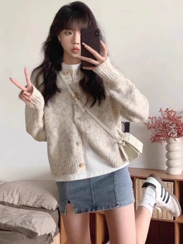 Retro style V-neck long-sleeved knitted cardigan for women in autumn with sequined butterfly loose and versatile sweater