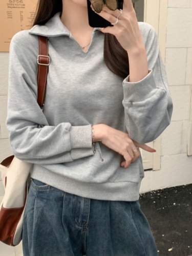 Real shot of American retro gray lapel long-sleeved sweatshirt for women in early autumn, lazy style, simple loose and versatile short top