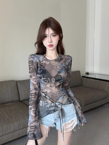 Early autumn retro breathable mesh sunscreen T-shirt women's slit niche hot girl long-sleeved top