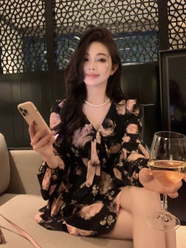 Stretch elastic waistband original high twist chiffon chiffon lining Qiu Rouyao black long sleeve rose print dress