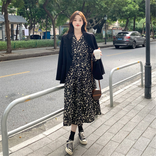 French tea break black long-sleeved dress for women autumn 2024 spring and autumn new high-end Hepburn style waist long dress