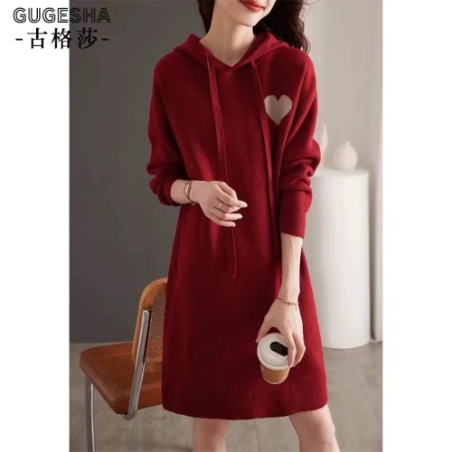 2024 Autumn New Super Beautiful Red Long-Sleeved Dress for Women Designed with Coat, Bottoming Sweater Skirt