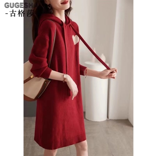 2024 Autumn New Super Beautiful Red Long-Sleeved Dress for Women Designed with Coat, Bottoming Sweater Skirt