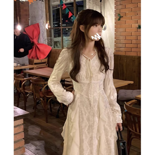 Fairy tea break French spring and autumn white beach dress with waist slimming and pleated holiday long skirt long-sleeved chiffon dress