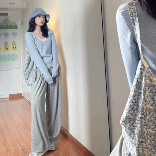 A complete set of tea-style outfits for a small, high-end, pure-desire fake two-piece knitted top and casual pants two-piece set