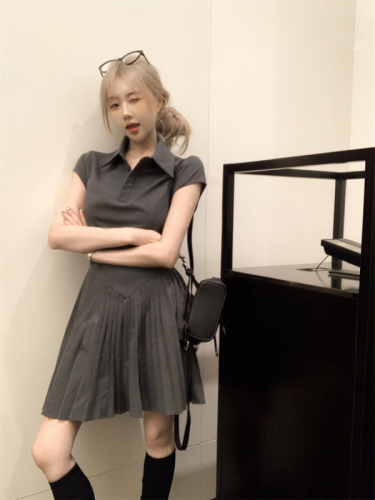 Actual shot of gray college style Polo collar short-sleeved pleated skirt dress