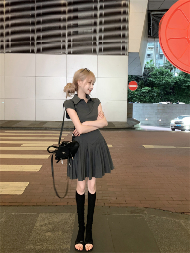 Actual shot of gray college style Polo collar short-sleeved pleated skirt dress