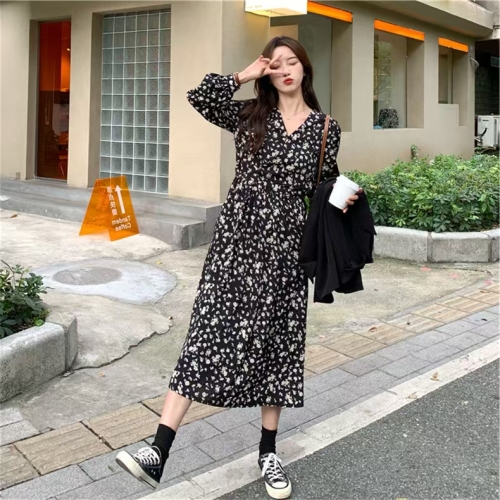 French tea break black long-sleeved dress for women autumn 2024 spring and autumn new high-end Hepburn style waist long dress