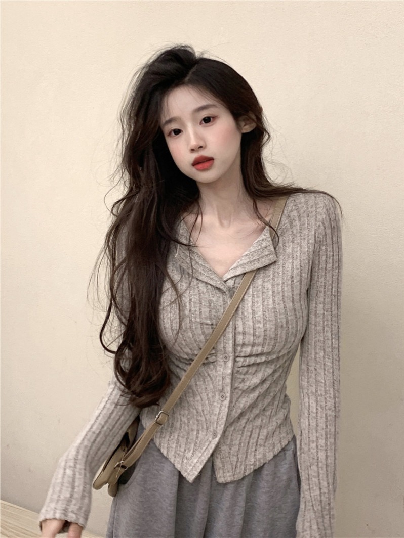 Real shot~Designed irregular long-sleeved lapel sweater for women in autumn pleated slim fit top