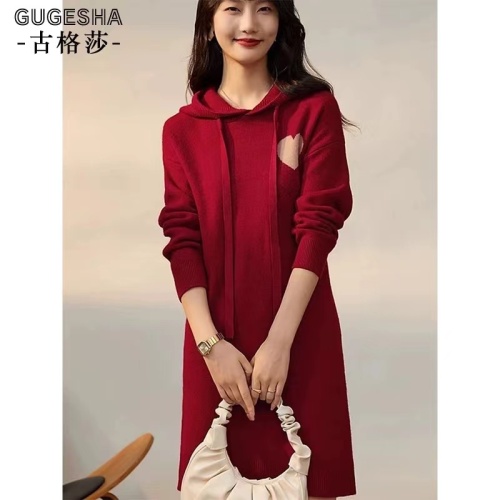 2024 Autumn New Super Beautiful Red Long-Sleeved Dress for Women Designed with Coat, Bottoming Sweater Skirt