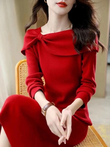 2024 new autumn and winter high-end drape knitted dress for women, beautiful and unique French light luxury sweater skirt