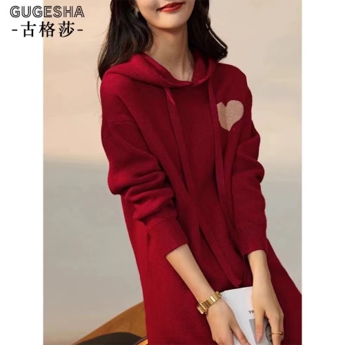 2024 Autumn New Super Beautiful Red Long-Sleeved Dress for Women Designed with Coat, Bottoming Sweater Skirt