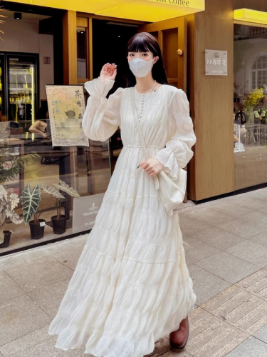 Fairy tea break French spring and autumn white beach dress with waist slimming and pleated holiday long skirt long-sleeved chiffon dress