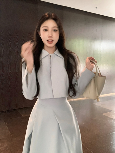 Real photos of early autumn outfits with a high-end feel. Ruth’s same style waist-cinching short suit and skirt two-piece suit