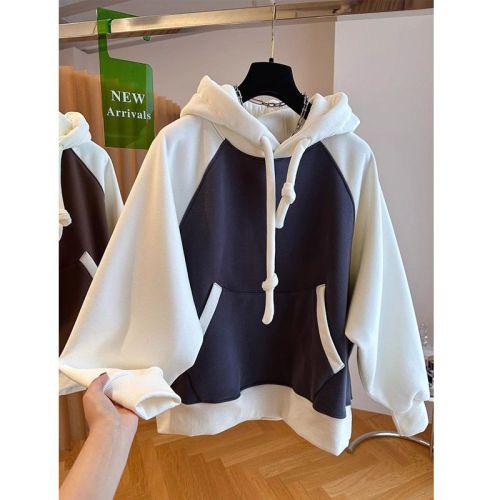 Original workmanship 2024 loose casual pullover warm contrast color stitching raglan sleeve hooded sweatshirt for women