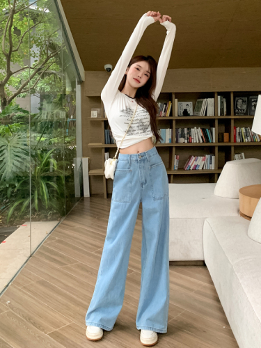 Real shot of American retro washed straight-leg loose jeans for women, new autumn design, high-waisted wide-leg pants, trendy