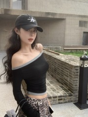 Actual shot of early autumn hot girl style fashionable color-blocked side collar long-sleeved T-shirt for women, versatile and comfortable elastic top