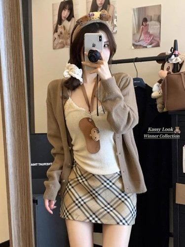 Korean style lazy style knitted sweater for women in early autumn new loose design with love buttons and long-sleeved sweater cardigan