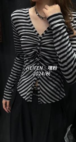 Korean Dongdaemun hottie V-neck striped long-sleeved T-shirt 2024 autumn design and temperament versatile slimming top for women