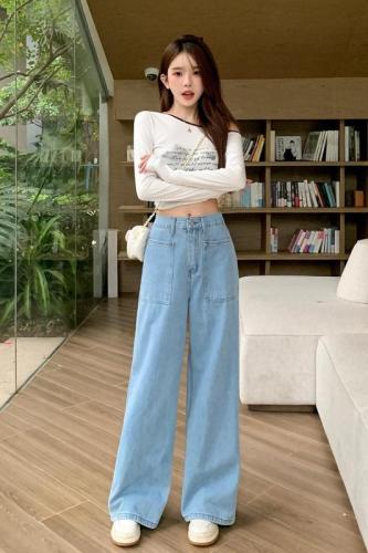 Real shot of American retro washed straight-leg loose jeans for women, new autumn design, high-waisted wide-leg pants, trendy