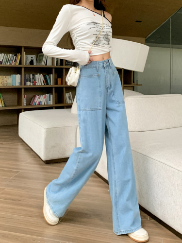 Real shot of American retro washed straight-leg loose jeans for women, new autumn design, high-waisted wide-leg pants, trendy