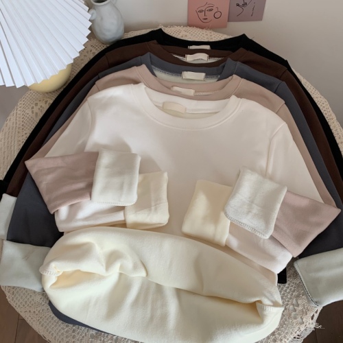 Winter thickened velvet and versatile round neck T-shirt, simple to wear outside and with a solid color bottoming top inside