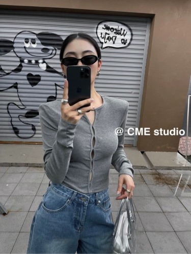 CME Korean version 2024 early autumn new scheming hollow design hot girl slim and versatile pure desire long-sleeved T-shirt