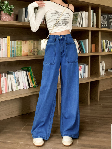 Real shot of American retro washed straight-leg loose jeans for women, new autumn design, high-waisted wide-leg pants, trendy