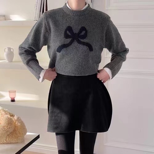 Dongdaemun, South Korea 2024 new autumn and winter design bow pattern knitted short long-sleeved round neck sweater for women