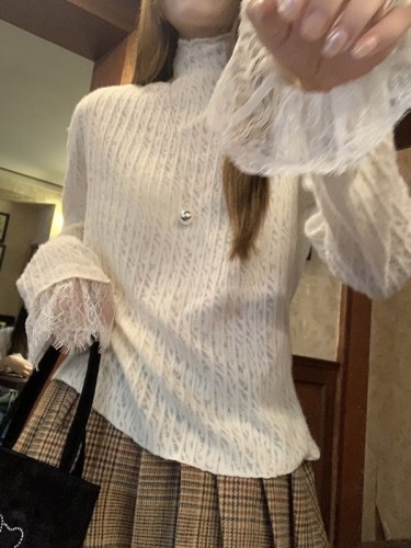 Actual shot of three-label inner-layered shirt, autumn and winter lace T-shirt, stylish top with design