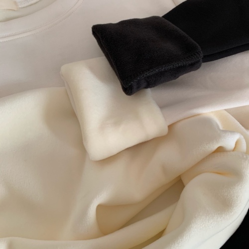 Winter thickened velvet and versatile round neck T-shirt, simple to wear outside and with a solid color bottoming top inside