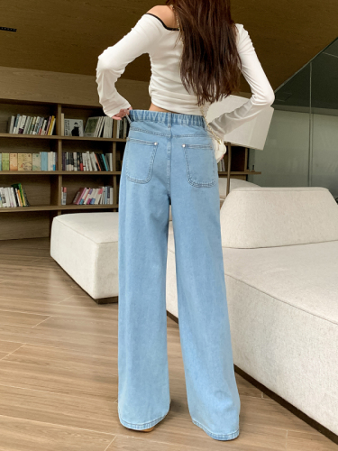 Real shot of American retro washed straight-leg loose jeans for women, new autumn design, high-waisted wide-leg pants, trendy