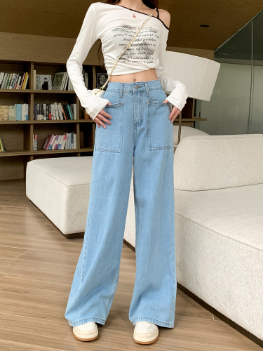 Real shot of American retro washed straight-leg loose jeans for women, new autumn design, high-waisted wide-leg pants, trendy