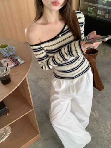 Actual shot of niche design oblique-shoulder striped long-sleeved top, lazy off-shoulder long-sleeved T