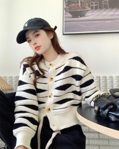 Plus size women's small fragrant wave striped sweater jacket niche knitted cardigan contrast color crop top