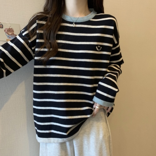 Large size embroidered contrasting striped sweater for women in autumn and winter new design versatile round neck long-sleeved top