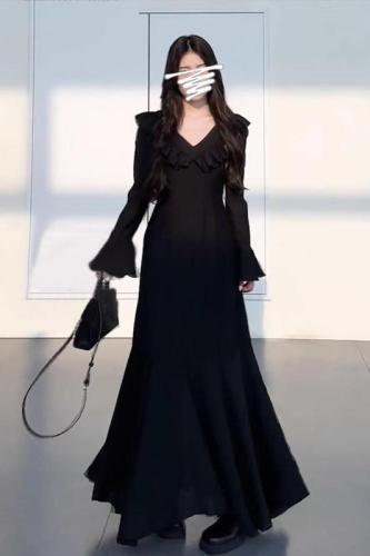 Hepburn style long-sleeved black v-neck dress autumn women's new high-end French fishtail long dress