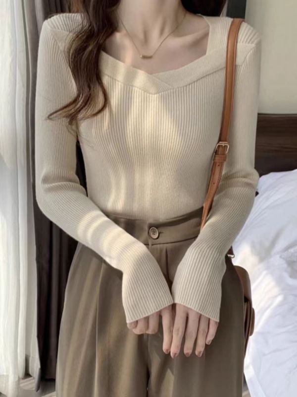 French Hepburn Square Neck Sweater Women's Spring Slim Fit Unique Design Top Slimming Collarbone Bottoming Sweater