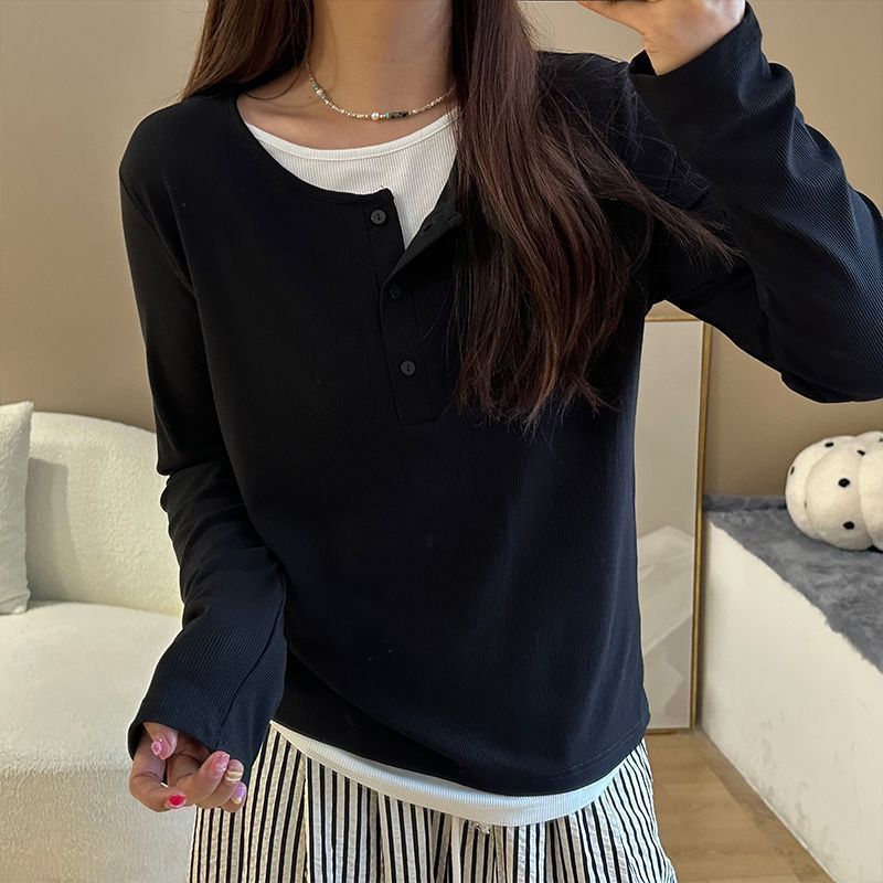 Designed contrasting color splicing long-sleeved T-shirt for women in autumn new loose and slim small-breasted black and white fake two-piece top