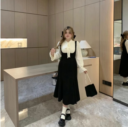 Anne is not popular, contrasting color splicing, loose ruffle sleeve dress, women's waist-cinching, fashionable and slim skirt