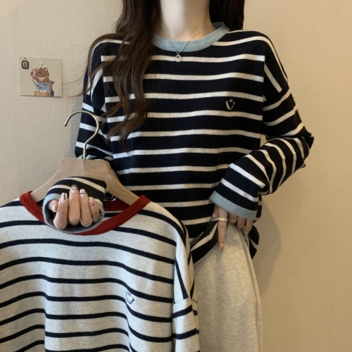 Large size embroidered contrasting striped sweater for women in autumn and winter new design versatile round neck long-sleeved top