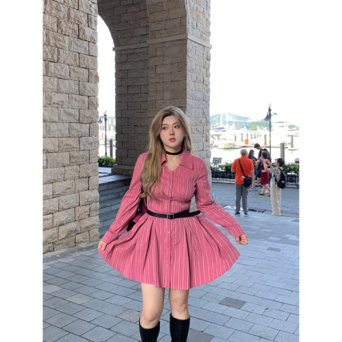 Annie Buhuo is a beautiful and charming autumn pleated temperament waist design V-neck striped long-sleeved dress