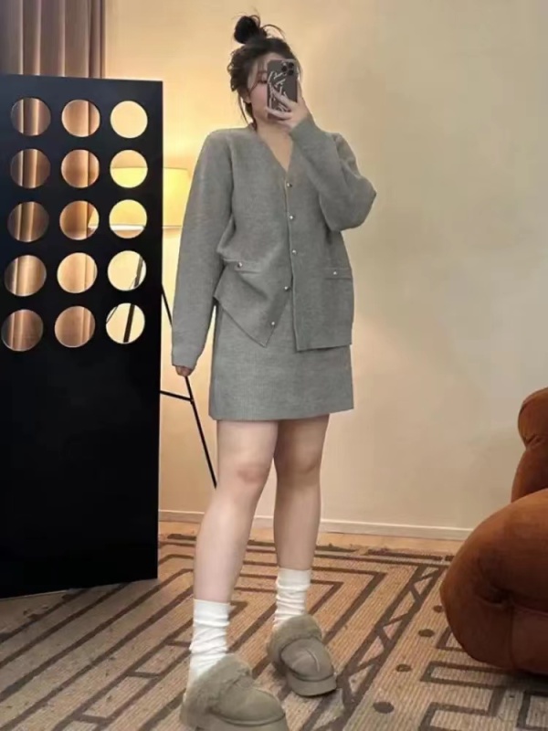 Gujing large size soft and waxy knitted sweater skirt, huge slimming fashionable suit for fat women, covering the flesh and matching a complete set
