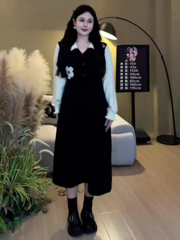 Alice in Wonderland autumn and winter contrasting lapel knitted dress for girls with age-reducing temperament