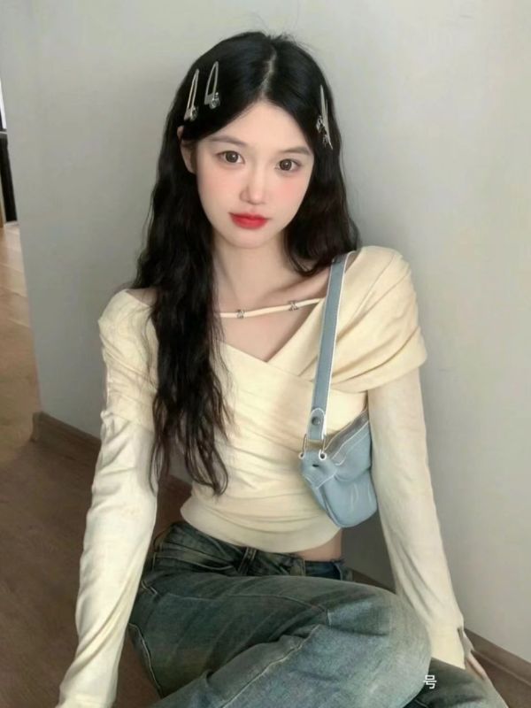 French sweet and spicy style irregular cross long-sleeved women's T-shirt V-neck German velvet slimming design hot girl top spring