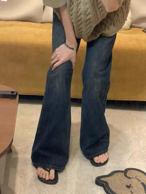 Retro blue high-end micro-flared jeans for women in early spring, high-waisted, slimming, wide-legged, floor-length pants for small people