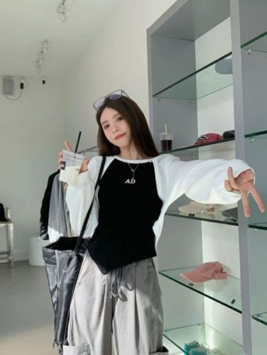 Autumn contrasting color stitching fake two-piece long-sleeved sweatshirt for women American hot girl style irregular top